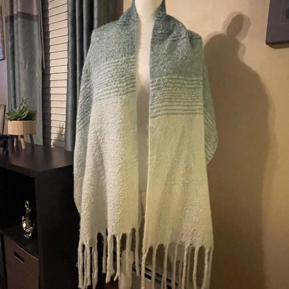 🧣Mer Sea Ombre Scarf 🧣 - Picture 2 of 7
